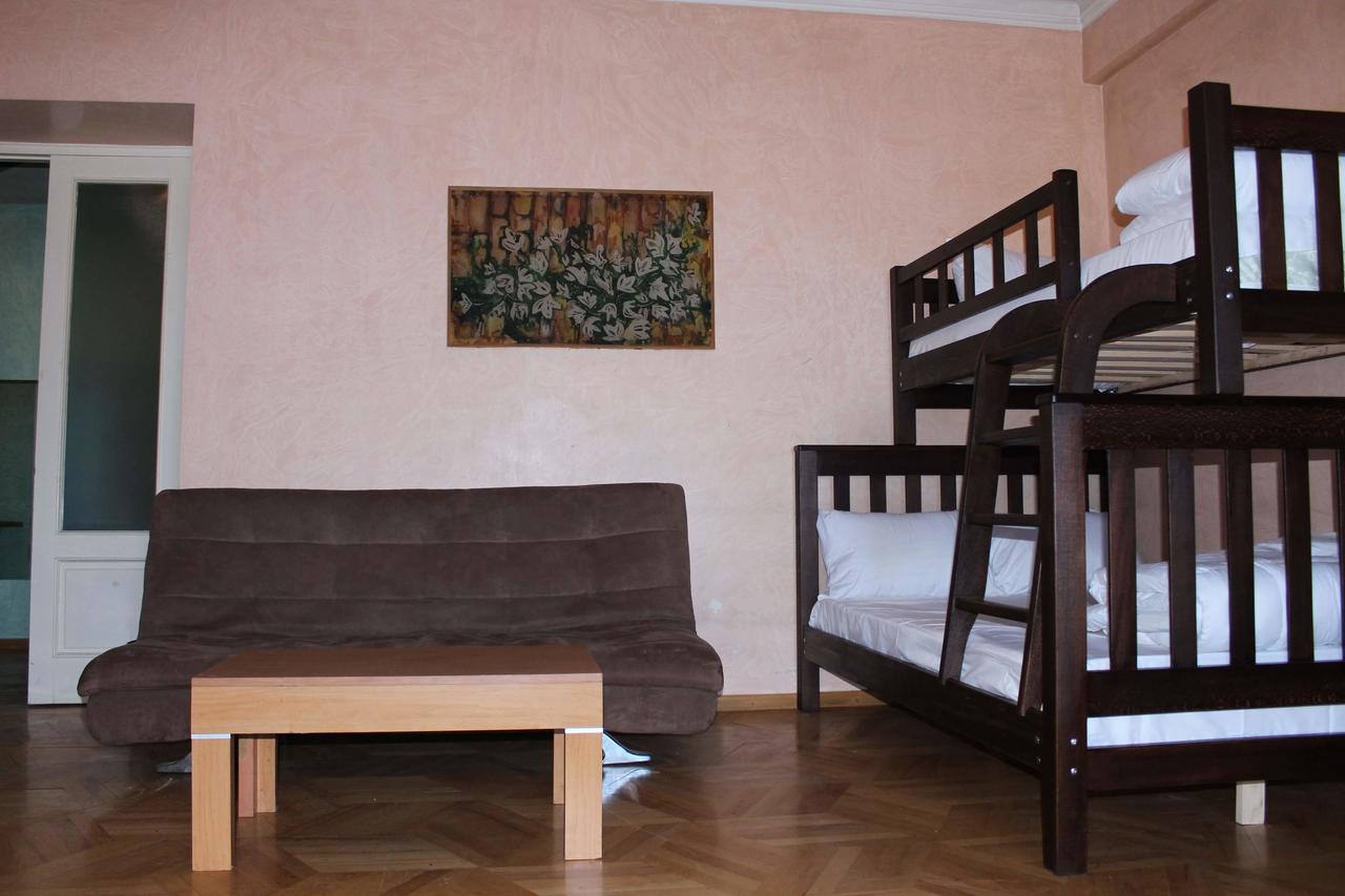 Herrmas Hostel Tbilisi Exterior photo